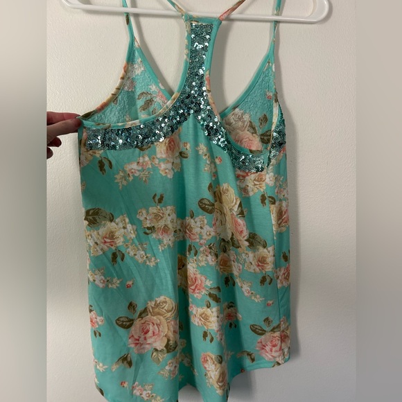 Rue21 NWT Mint Floral Tank with Sequin Accents V Neck Size Medium - Picture 2 of 3